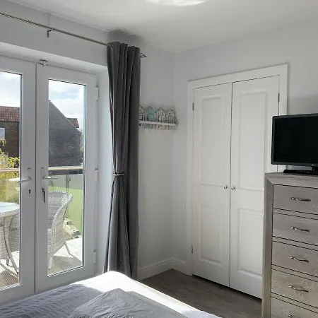 Prospect Cottage, The Bay, Balcony, 2 Bedrooms, Patio, Parking Nearby, 2 Dogs Welcome