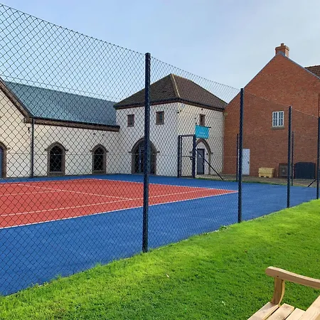 Prospect Cottage, The Bay, Balcony, 2 Bedrooms, Patio, Parking Nearby, 2 Dogs Welcome Filey