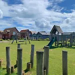 Holiday home Prospect Cottage, The Bay, Balcony, 2 Bedrooms, Patio, Parking Nearby, 2 Dogs Welcome *