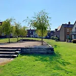 Prospect Cottage, The Bay, Balcony, 2 Bedrooms, Patio, Parking Nearby, 2 Dogs Welcome Holiday home Filey