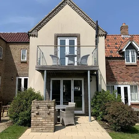 Semesterbostad Prospect Cottage, The Bay, Balcony, 2 Bedrooms, Patio, Parking Nearby, 2 Dogs Welcome Filey