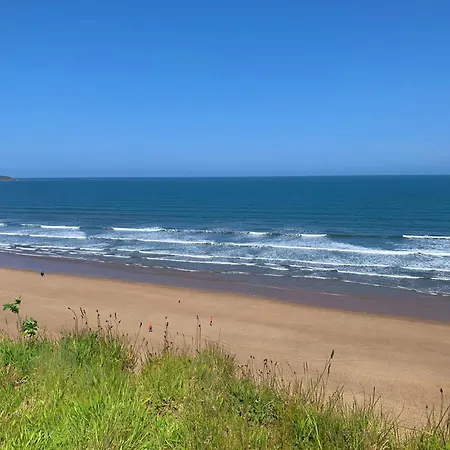 Holiday home Prospect Cottage, The Bay, Balcony, 2 Bedrooms, Patio, Parking Nearby, 2 Dogs Welcome *