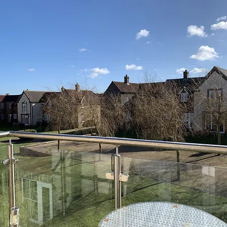 Prospect Cottage, The Bay, Balcony, 2 Bedrooms, Patio, Parking Nearby, 2 Dogs Welcome * Filey
