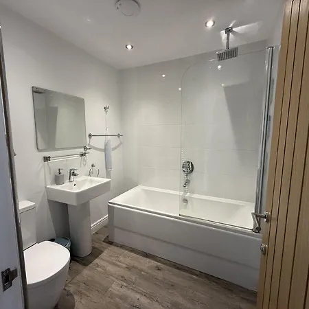 Prospect Cottage, The Bay, Balcony, 2 Bedrooms, Patio, Parking Nearby, 2 Dogs Welcome *