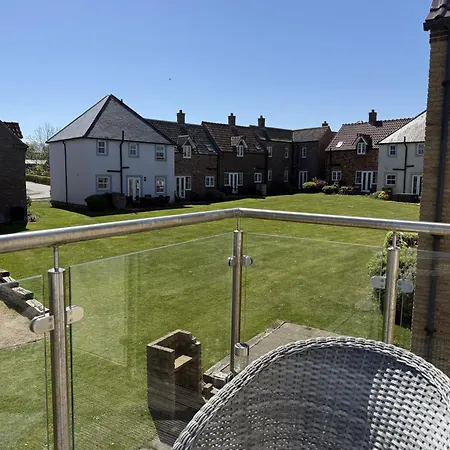 Vakantiehuis Prospect Cottage, The Bay, Balcony, 2 Bedrooms, Patio, Parking Nearby, 2 Dogs Welcome