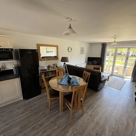 Prospect Cottage, The Bay, Balcony, 2 Bedrooms, Patio, Parking Nearby, 2 Dogs Welcome Vakantiehuis *