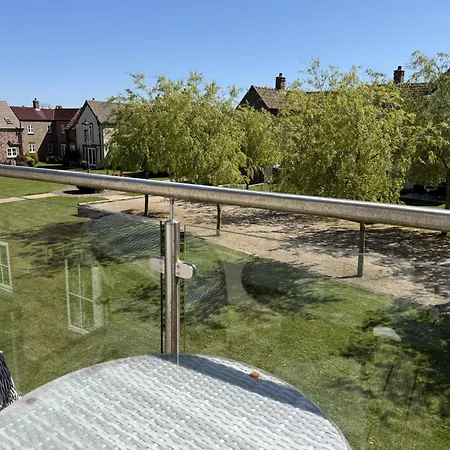 Prospect Cottage, The Bay, Balcony, 2 Bedrooms, Patio, Parking Nearby, 2 Dogs Welcome